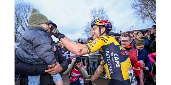 Afscheid en wedergeboorte van JUMBO Wisma Racing Team, Van Aerts CX World Cup-campagne Afscheid en wedergeboorte van JUMBO Wisma Racing Team, Van Aerts CX World Cup-campagne